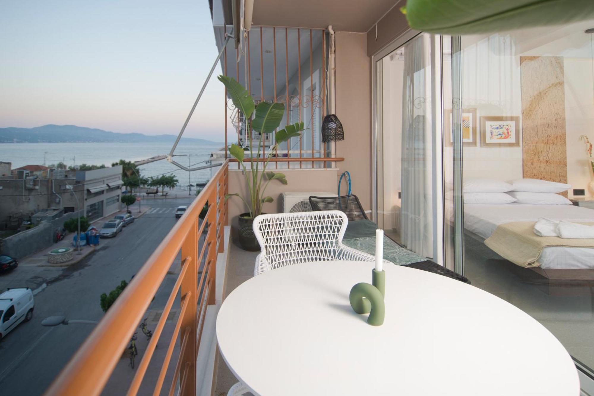 Appartement Infinity Blue Next To The Sea à Kalamata Extérieur photo